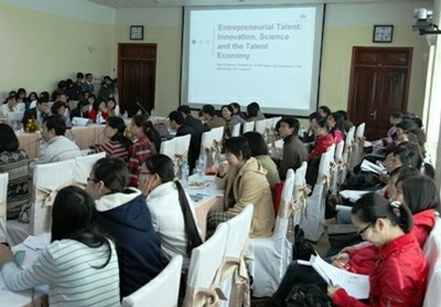 Buổi thuyết giảng diễn ra tại Trường Đại học Kinh tế - ĐHQGHN ngày 19/1.