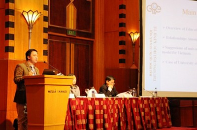 Báo cáo của TS. Nguyễn Quốc Việt - Trưởng Phòng NCKH&HTPT Trường Đại học Kinh tế - ĐHQGHN đã thu hút được sự quan tâm của nhiều chuyên gia và nhà khoa học tại Hội thảo.