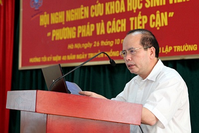 PGS.TS Nguyễn Ngọc Thanh phát biểu tại hội nghị