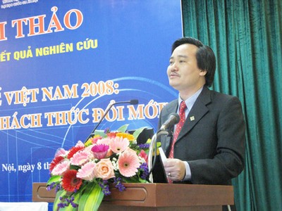PGS.TS Phùng Xuân Nhạ - Hiệu trưởng Trường ĐHKT phát biểu khai mạc hội thảo.