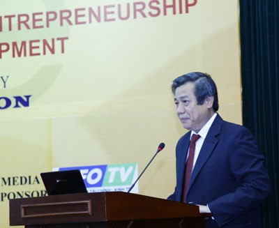 GS.TSKH Vũ Minh Giang - Phó giám đốc ĐHQGHN phát biểu tại hội thảo.