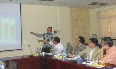 TS. Phạm Văn Hà trình bày về Tổng quan kinh tế Việt Nam 2009.
