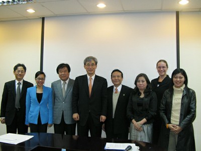 Đại diện Trường Đại học Kinh tế - ĐHQGHN và Trường Quản trị Kinh doanh thuộc ĐHQG Seoul, ngày 29/1/2008.