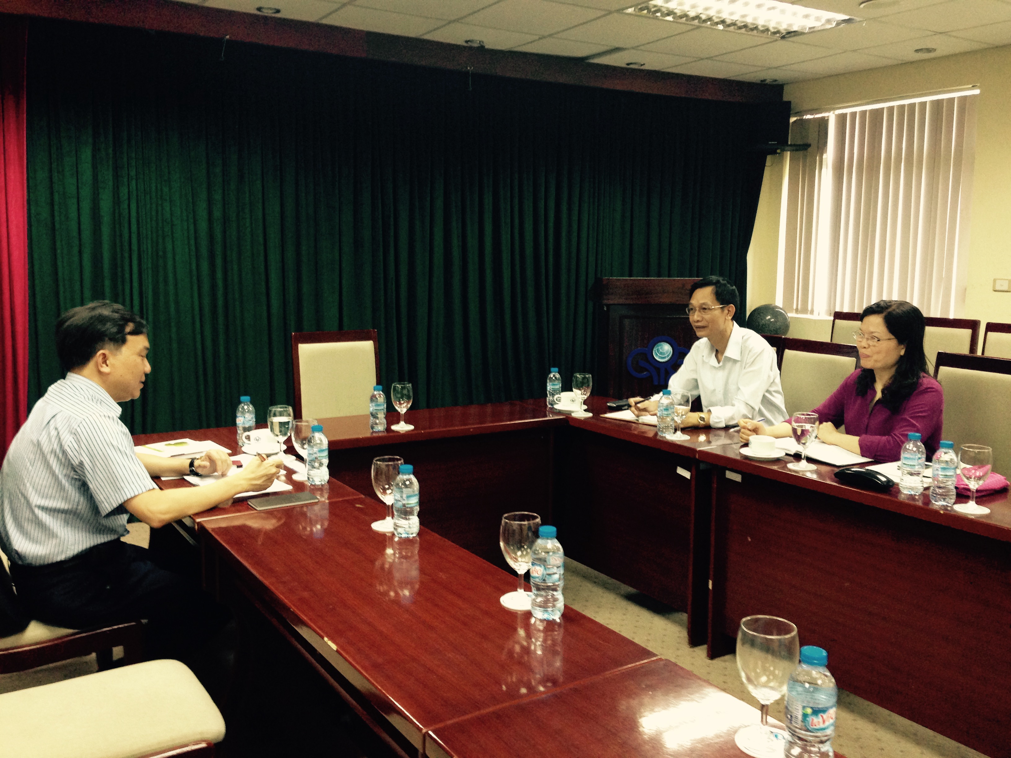 Chủ nhiệm Khoa KT&KDQT tiếp đại diện Toyota Việt Nam