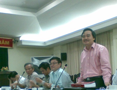 PGS.TS. Phùng Xuân Nhạ - Hiệu trưởng Trường ĐHKT, ĐHQGHN phát biểu tại hội nghị.