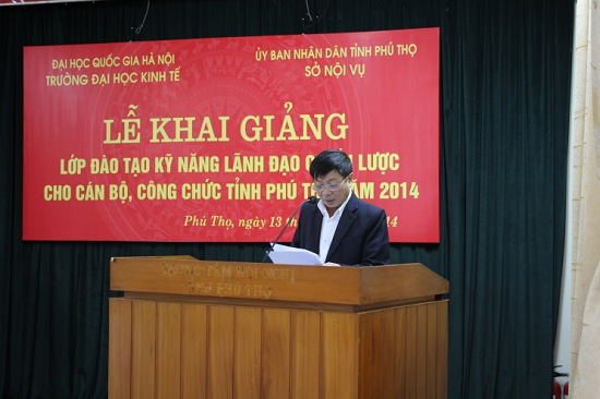 Đồng chí Điêu Văn Lộc, Phó Giám đốc Sở nội vụ tỉnh tham dự khai giảng